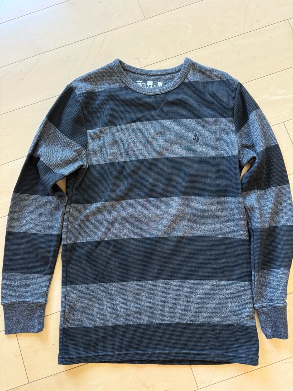 Volcom Men’s Black & Gray Striped Long-Sleeve Thermal Shirt, Size Medium